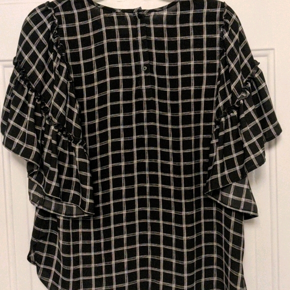 Black and white geometric patterned top - Picture 5 of 5